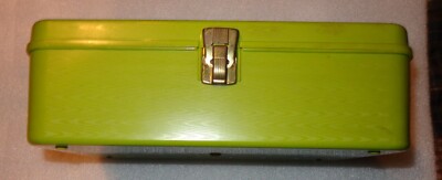VINTAGE AVOCADO GREEN PLASTIC WILSON WIL-HOLD THREAD HOLDER STORAGE CASE BOX