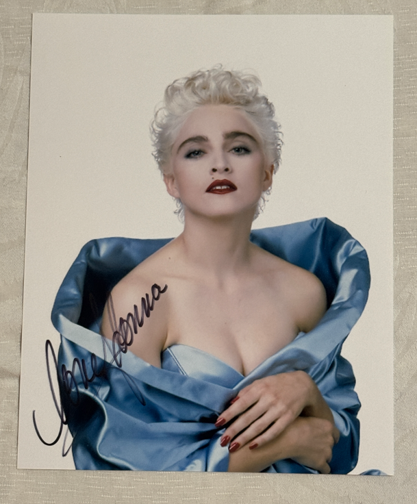 マドンナ　直筆サイン入り写真 COA証明書付 　Madonna Madonna Signed Photo 8 x 10 Autographed 8x10 Photograph w/ Daniel