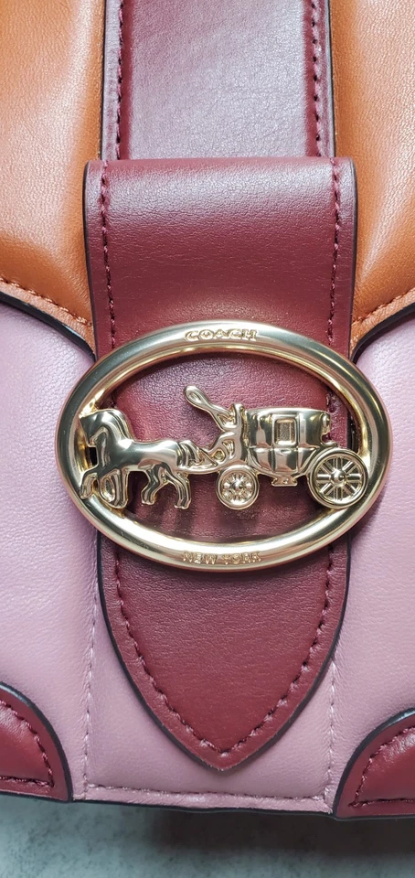 Bolso de montar Coach Georgie con acolchado hinchado en bloques de colores y conjunto de billetera a juego Foto 3 de 4