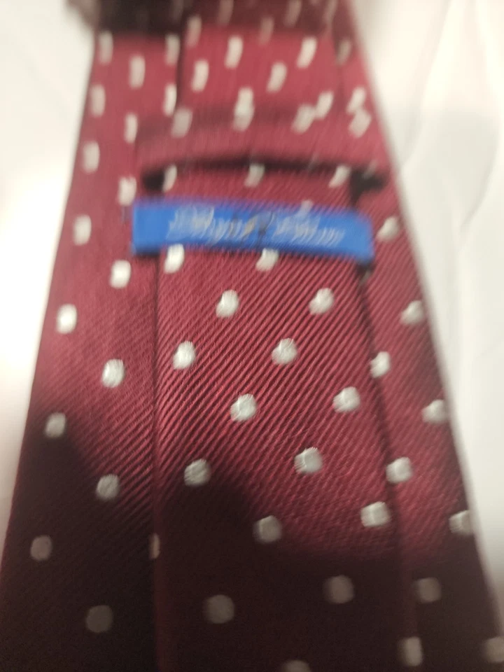 Granate clásico real con puntos blancos por todas partes (Tom James) Foto 3 de 4