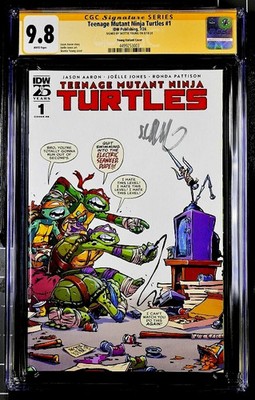 TEENAGE MUTANT NINJA TURTLES #1 CGC SS 9.8 SKOTTIE YOUNG EXCLUSIVE VARIANT COVER