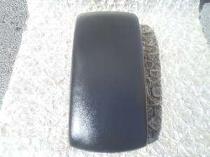 07-11-TOYOTA-CAMRY-FRONT-CENTER-CONSOLE-LID-ARMREST-ARM-REST-COVER-TOP-HINGE-OE