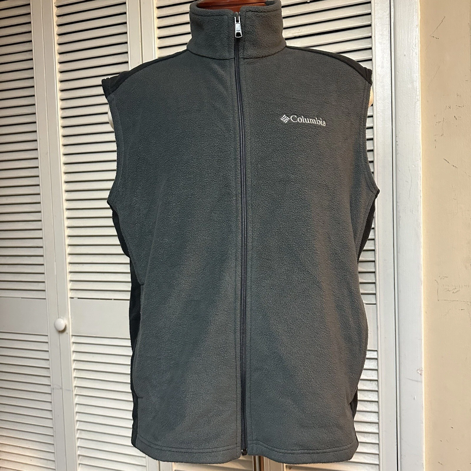 COLUMBIA Fleece VEST MENS Size LARGE GRAY With Black Side Panels