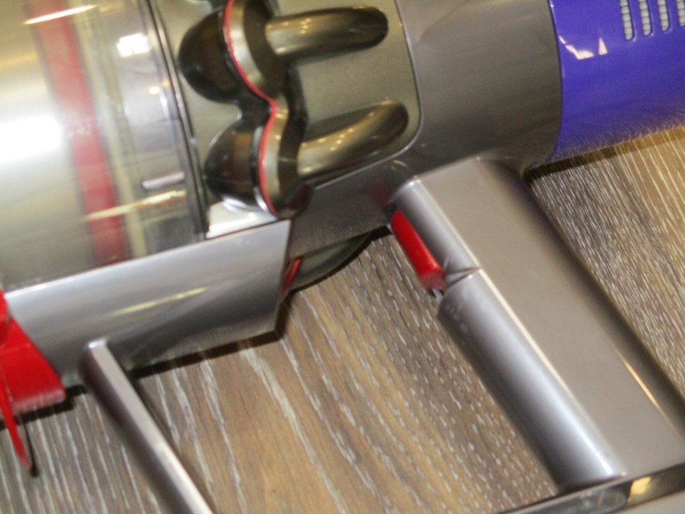 Dyson V10 Cordless Vacuum Cleaner for Parts Not Working eBay