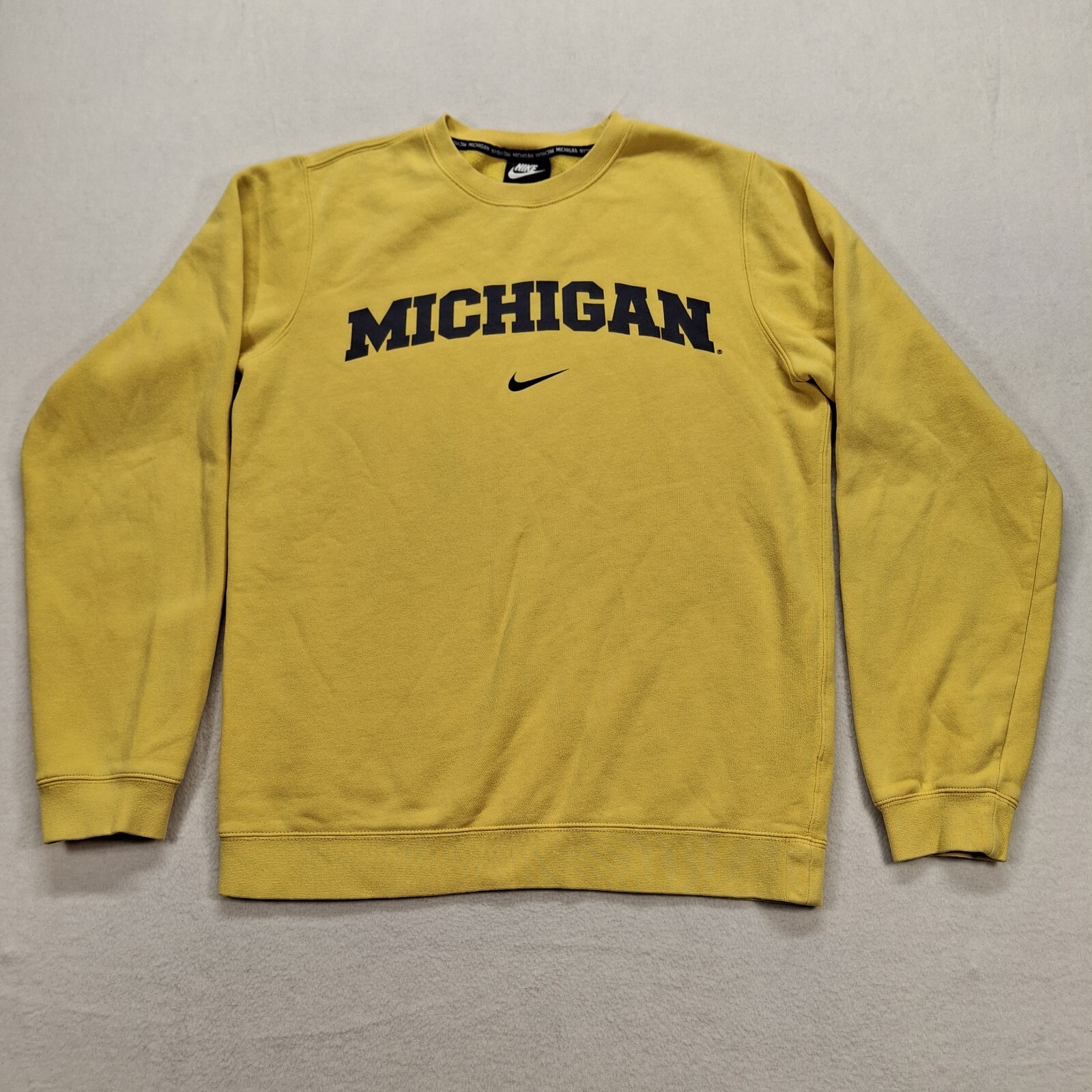 Nike Michigan Wolverines Crew Neck Sweatshirt Small Yellow Center Swoosh
