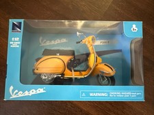 MODELLINO MOTO STATICO NEWRAY PIAGGIO VESPA P200E 1978 GIALLO SCALA 1/12