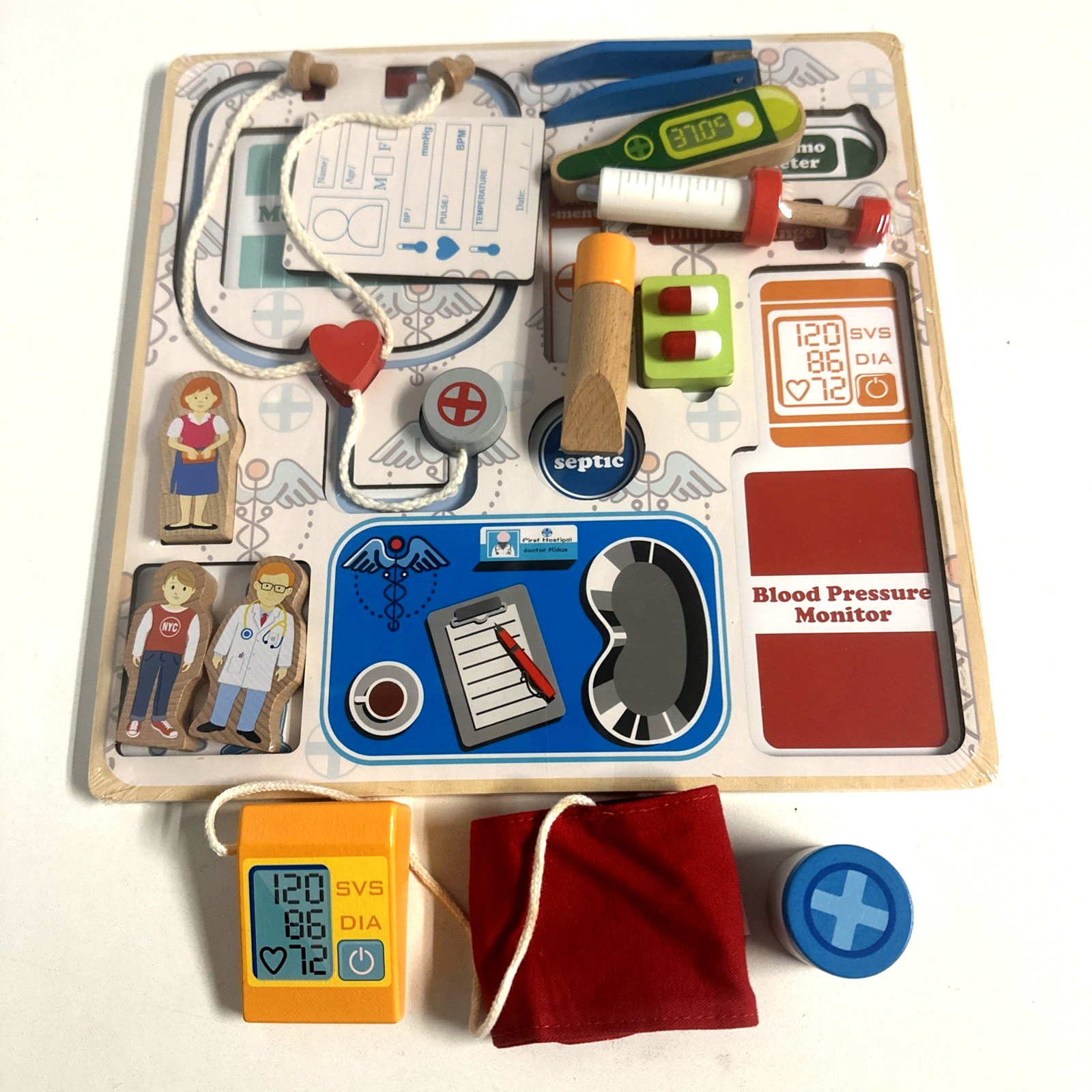 DRESS 2 Play 12pcs Wooden Mini Doctor Kit  Medical Playset for toddlers (NEW)