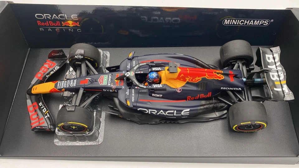 MIN110242201 Minichamps Oracle Red Bull RB20 M. Verstappen Las Vegas 1/18 - Immagine 3 di 4