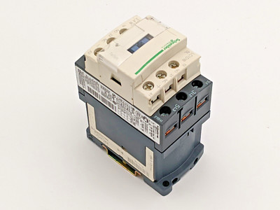 SCHNEIDER LC1D18BLS177 IEC Contactor 24 Volt Coil 32 Amp 3 Pole 15 HP  -  NEW