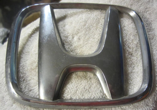 2002-2004 Genuine Honda Odessy front emblem, USED, chrome emblem,auto,car VTG