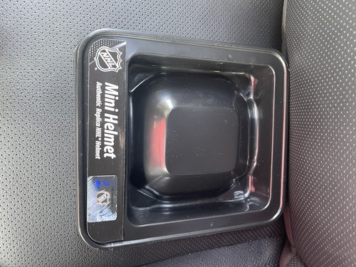 Viktor Svedberg Signed Autographed Blackhawks Mini Hockey Helmet By SportStar - Picture 8 of 10