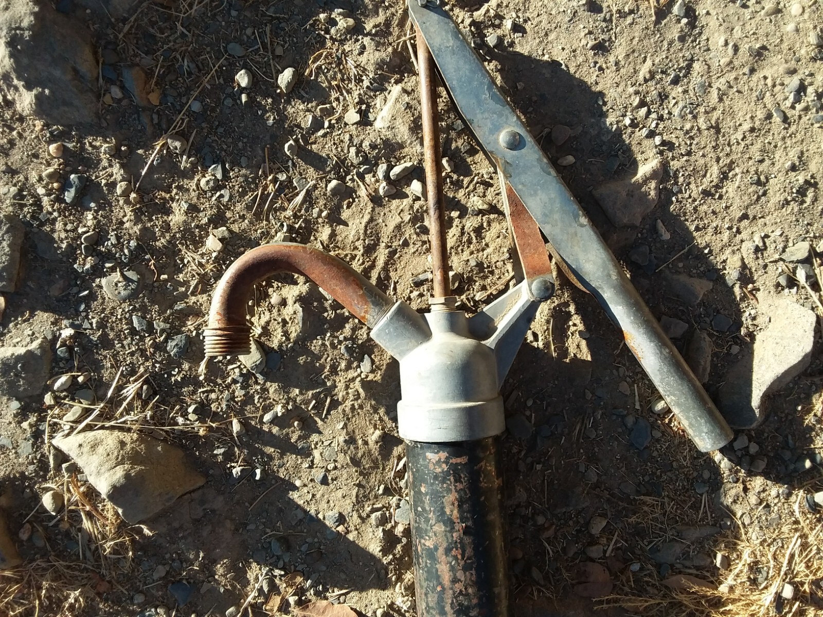 Vintage Water Pump Yard Art Collectible Decor Garden Country Farm Dairy