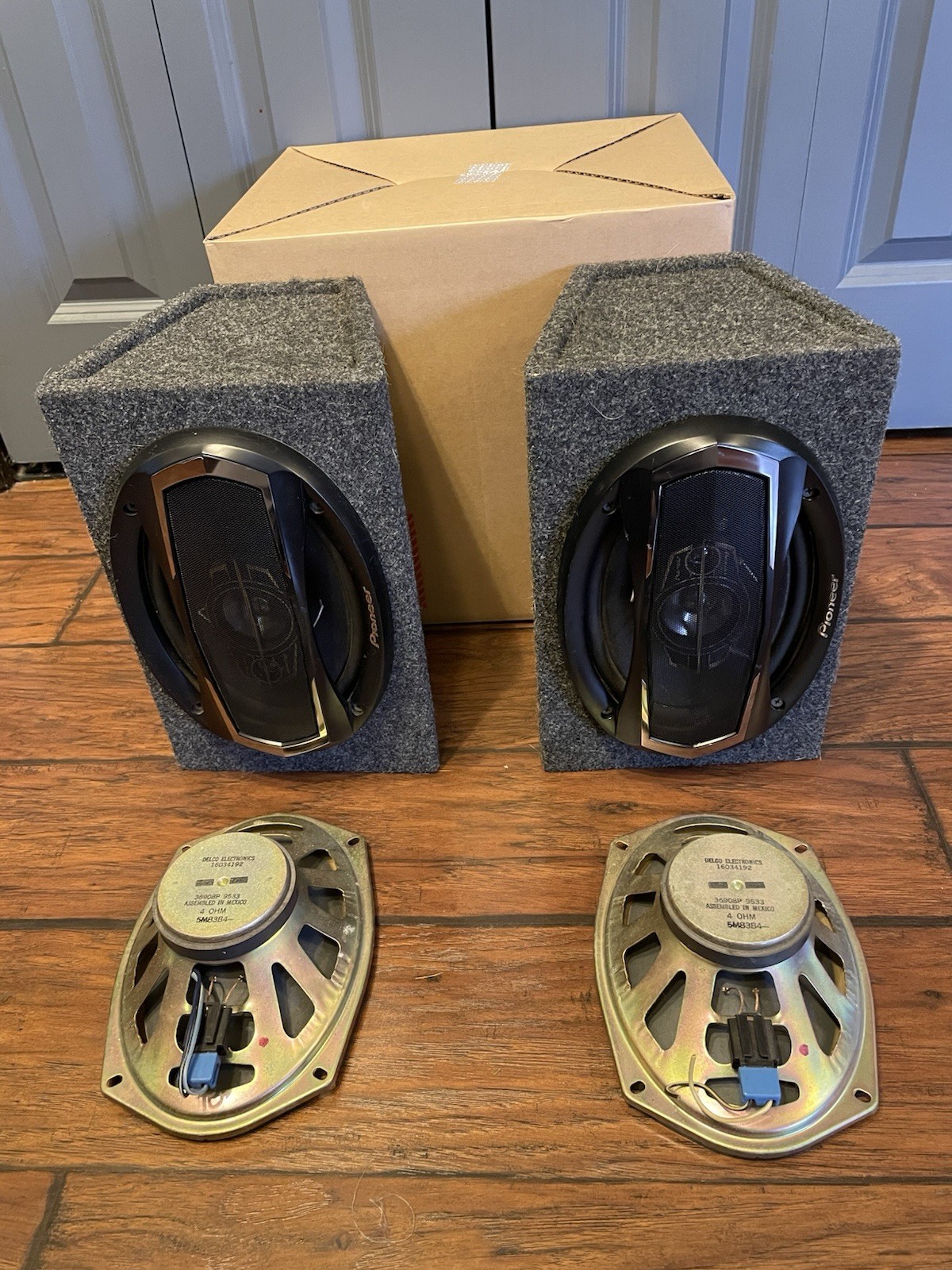 6 X 9 With Box Enclosures & Oem Speakers Lot Of 4