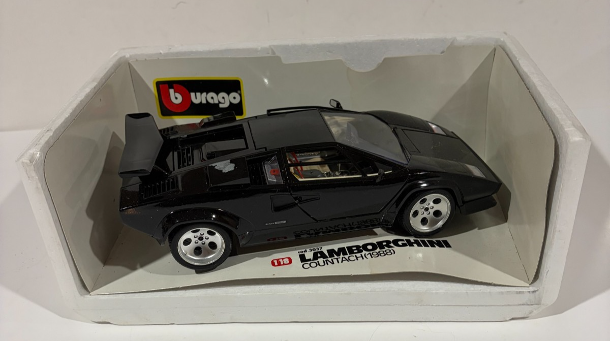 Bburago Made In Italy 1:18 Scale Black 1988 Lamborghini Countach