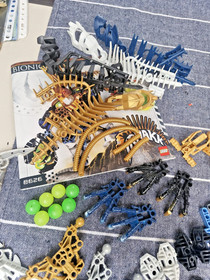 LEGO Bionicle Irnakk 8626 Piraka combiner with 7 Zamor ammo and instructions