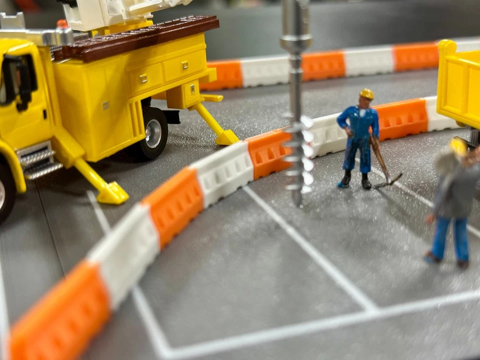 Hot Hobby RoadScapes HO Scale Road Construction Barriers (24) – White/Orange - Image 3 of 4