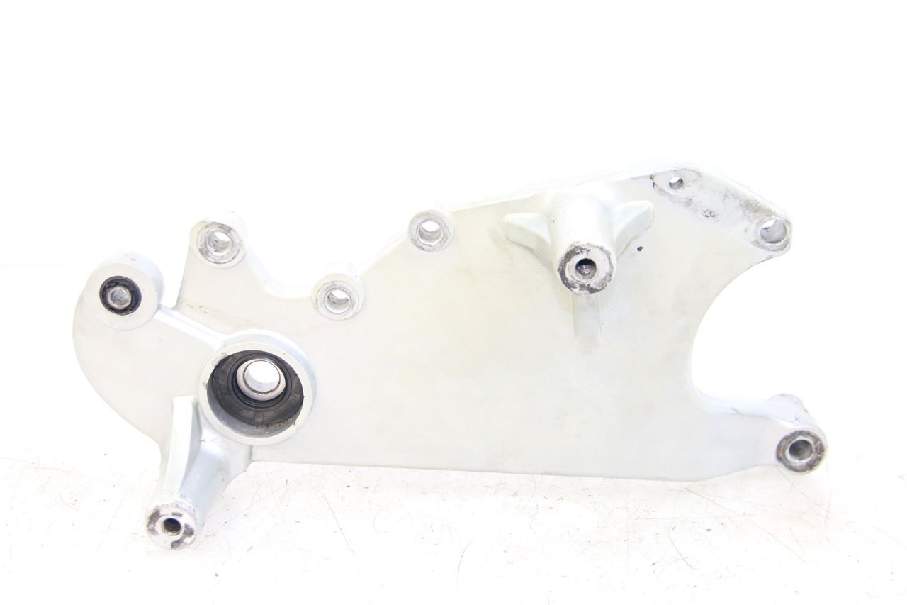 EXHAUST MOUNT - RAZZO STEED 125 (2012 - 2018)