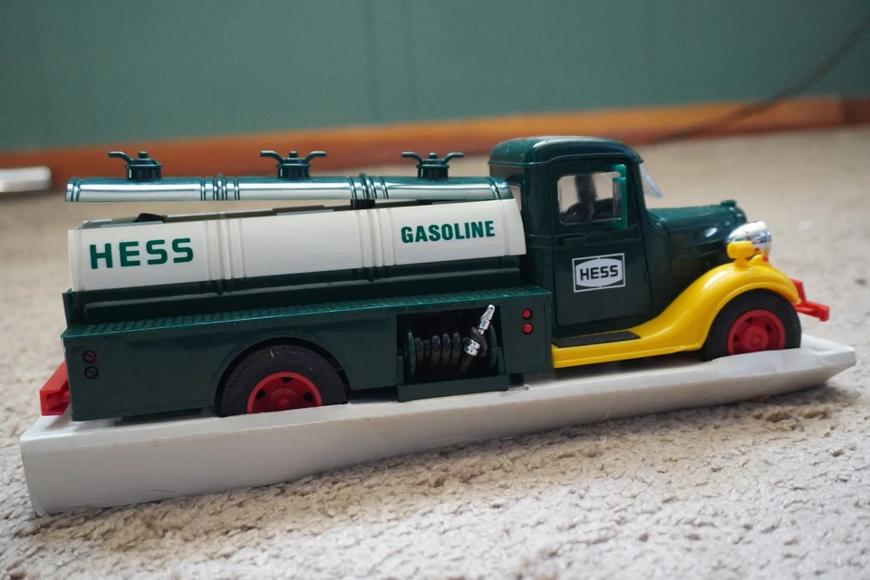 PRIMER CAMIÓN HESS - CAMIONES DE JUGUETE HESS - VERDE - BLANCO - GASOLINA - JUGUETES 1982-1983 Foto 4 de 4