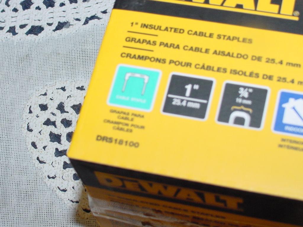 Dewalt DRS18100, Insulated Staples for DCN701 Stapler, 540Pack, 3/4" x
