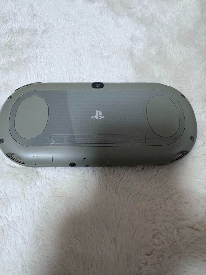 PlayStation Vita - PlayStation Vita（PCH-2000ZA16） カーキ/ブラック Amazon.com: PlayStation Vita Wi-Fi Khaki/Black PCH-2000ZA16