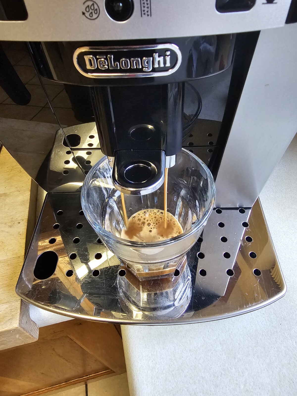 De'Longhi Magnifica S ECAM 22.110.B BeantoCup Coffee Machine Black