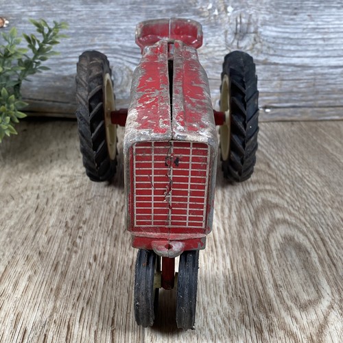 Ertl International Harvester IH Red Farm Tractor Dyersville Vintage DieCast 1/16 - Picture 4 of 17