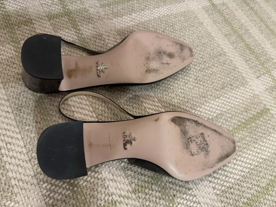 Zapatos de salón Prada de charol negro talla 39,5 usados una vez Foto 4 de 4