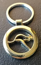 QANTAS AIRLINES VINTAGE KANGAROO LOGO SOUVENIR GOLD TONE KEYCHAIN