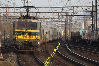Foto SNCB Belgische Eisenbahn 12x8 Baureihe 27 2737 kommt Antwerpen Berchem um 2023 P4