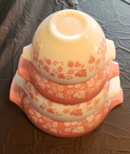 Vintage PYREX Pink Gooseberry Cinderella Nesting Mixing Bowls 4 Pc Set