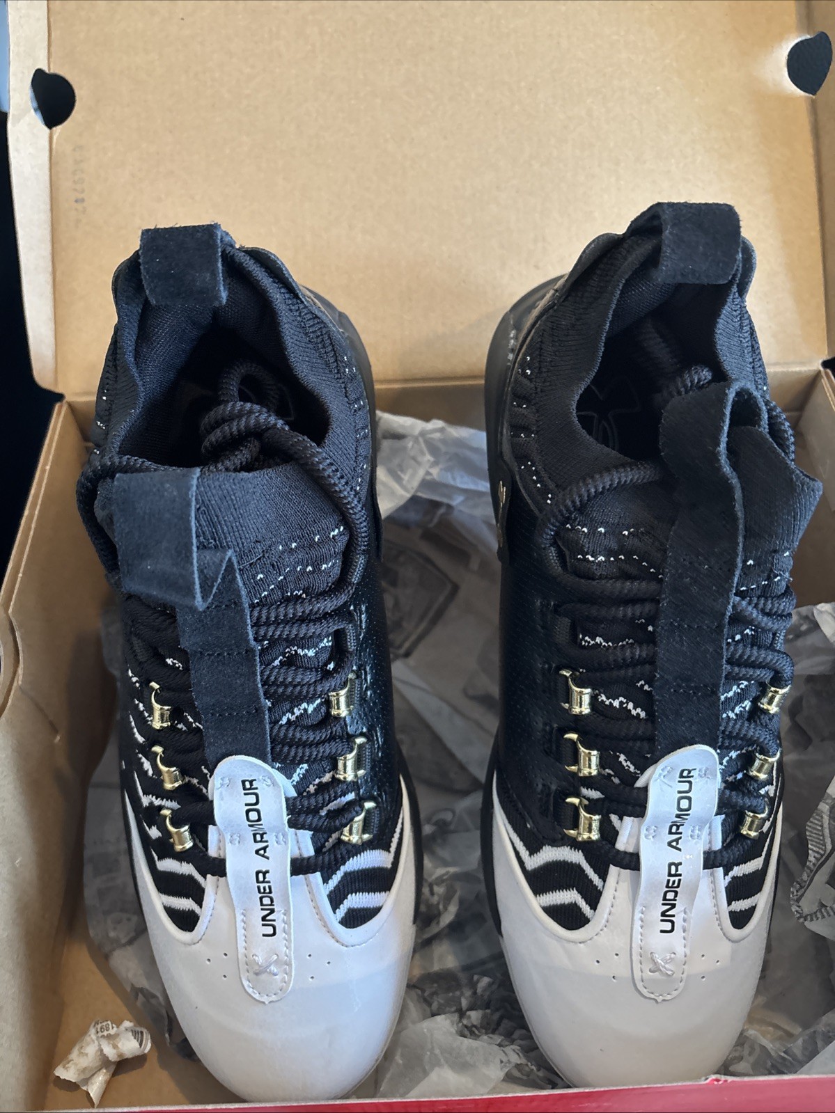 MENS SIZE 9 Under Armour Harper 9 Pro TPU Baseball Cleats BLACK/WHITE (MOLDED) thumbnail 2