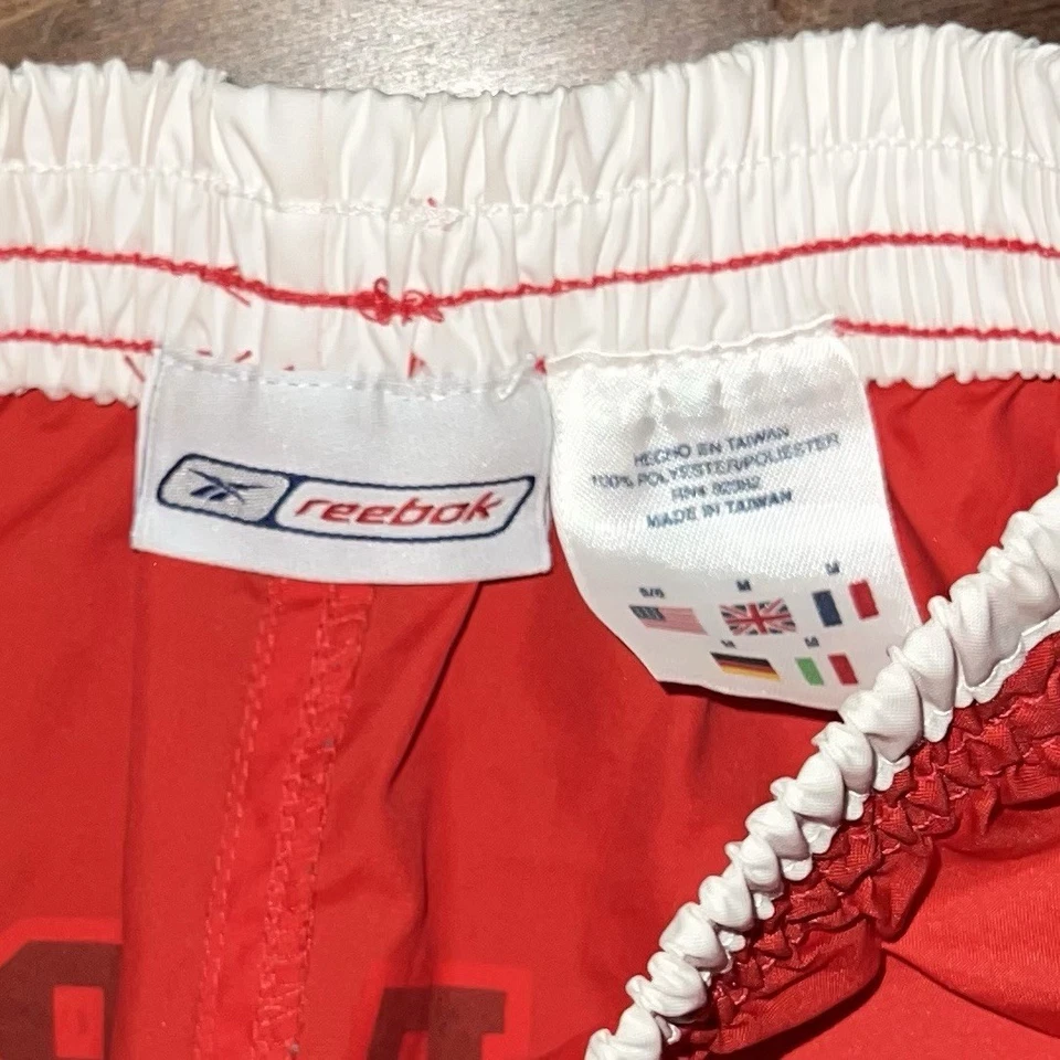 Pantalones Cortos de Fútbol Niños De Colección Y2k Reebok Deletrear Nylon Rojo Lado 5/6 Años (Reino Unido M) Foto 3 de 4