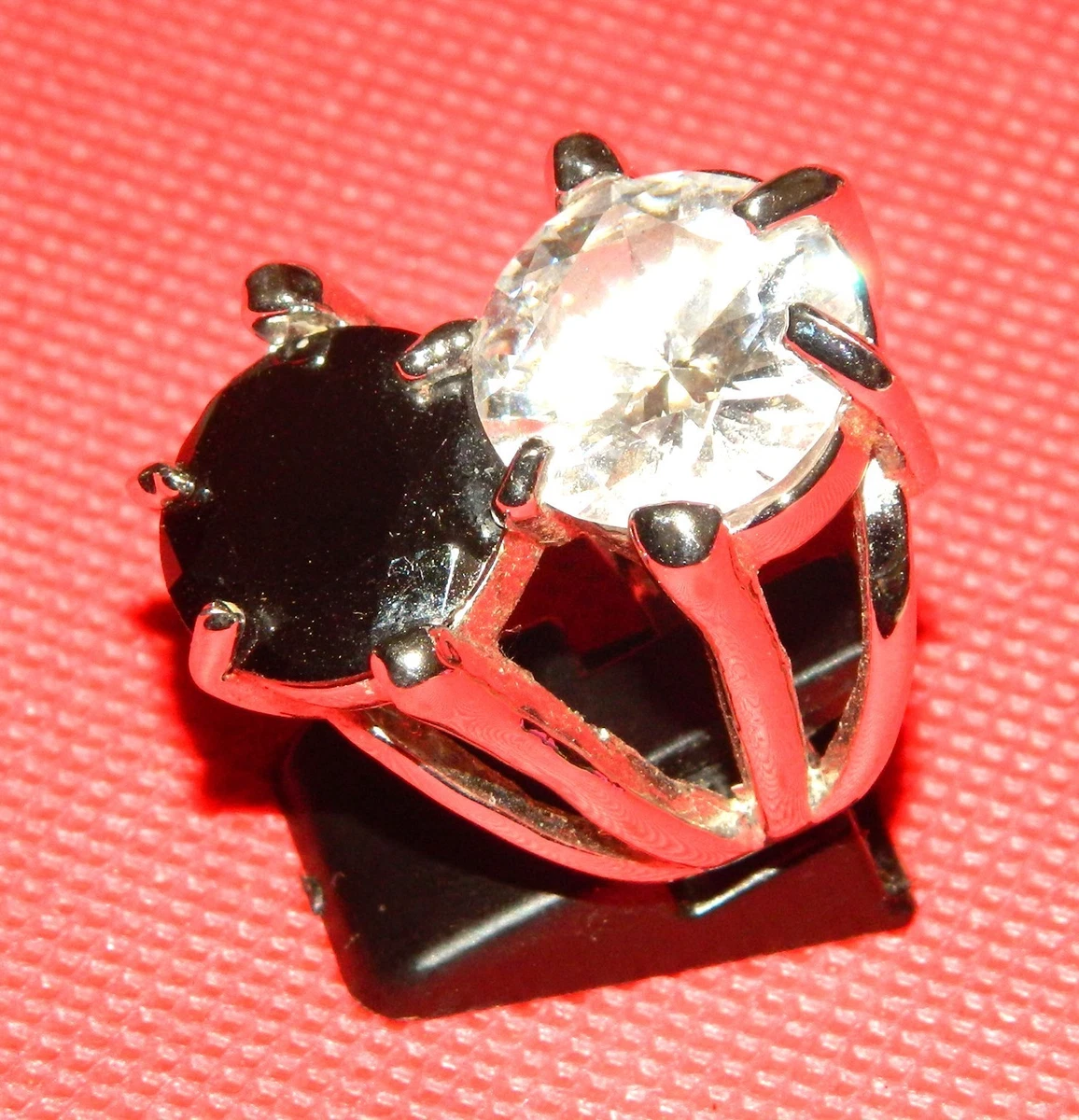 Très jolie grande bague camée blanc vintage en métal argenté taille 51 - France