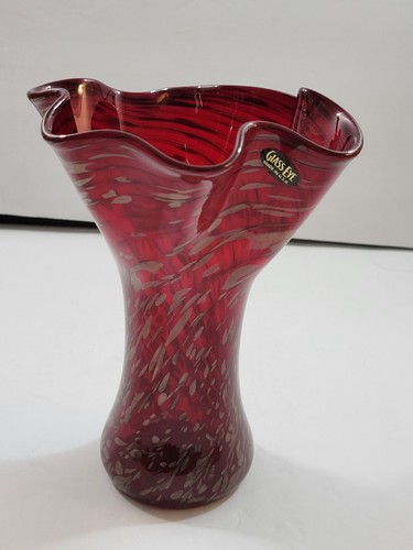 Glass Eye Studio Art Glass Vase Iridescent Red Ruffle Trim 7" tall - Picture 3 of 4