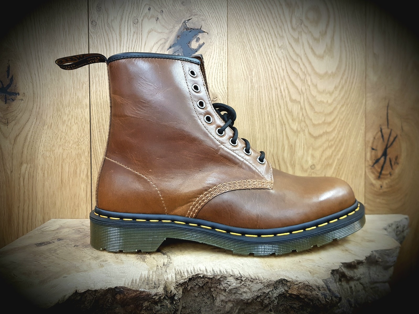 le dr martens / / 1460 butterscotch / / 8-eye mi - tan bottes / / nouveau! le dr martens / / 1460 butterscotch / / / 8-eye mi - tan bottes / / nouveau! 60a7b1