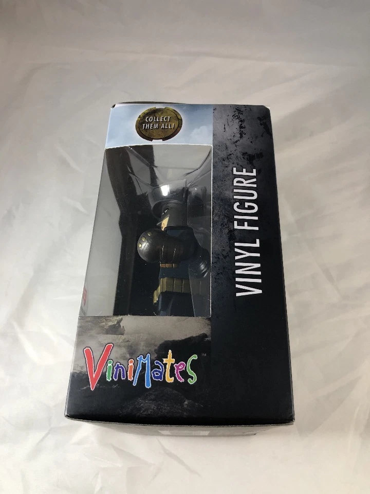 Figura Batman Vinimates DC Liga de la Justicia Batalla Dañada Exclusiva de Walgreens Foto 4 de 4