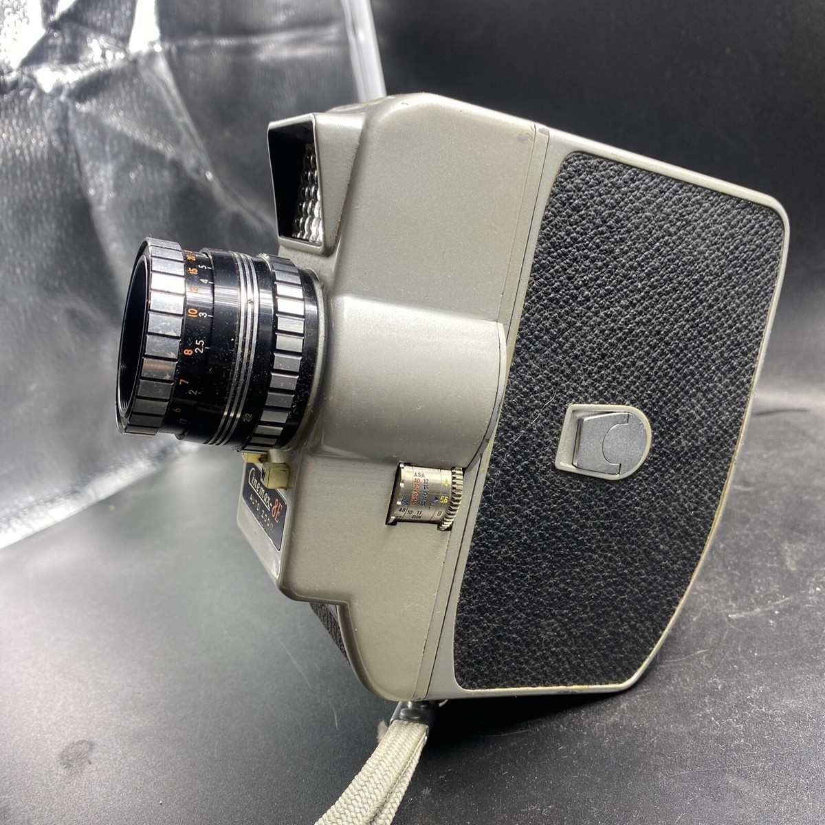 Cinemax-8E Auto Zoom Double 8mm Movie Camera With 1,8/11,5-33mm