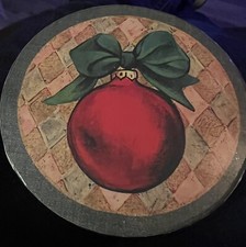Small Paper Mache Box With 3 Ornaments