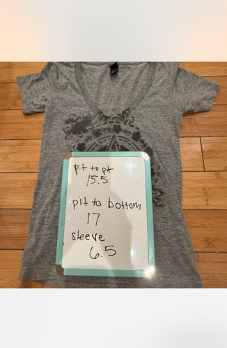 Grey Obey cotton v-neck t-shirt with a touch of grunge Andre the giant XS - Picture 3 of 4