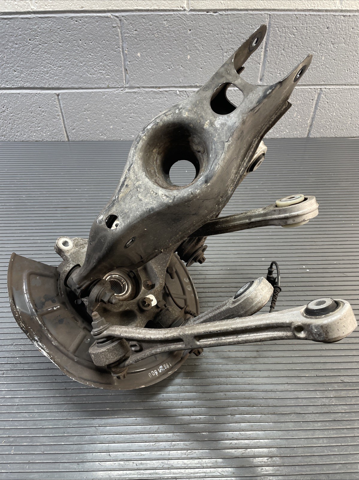 2013-2024 Maserati Ghibli M157 Rear Left Spindle Knuckle Hub 82K Mile OEM *NOTE*