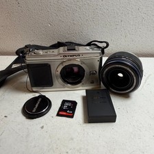 Olympus PEN E-P1 Mirrorless Camera with M.Zuiko Digital 14-42mm f/3.5-5.6 Lens