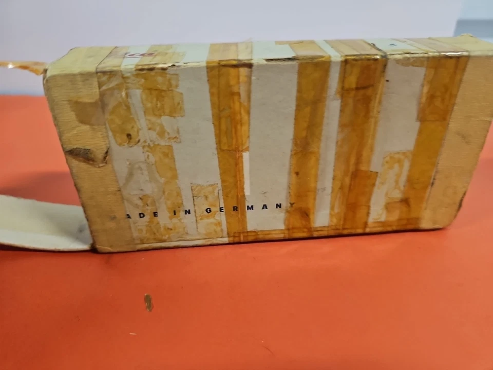 Leica 14100 TOOUG Table Top Tripod Leitz Wetzlar. K10 - Image 4 of 4