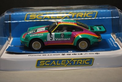 PORSCHE 911 3.0 RSR #5 - Vaillant -- Scalextric - BNIB - 1/32 Scale