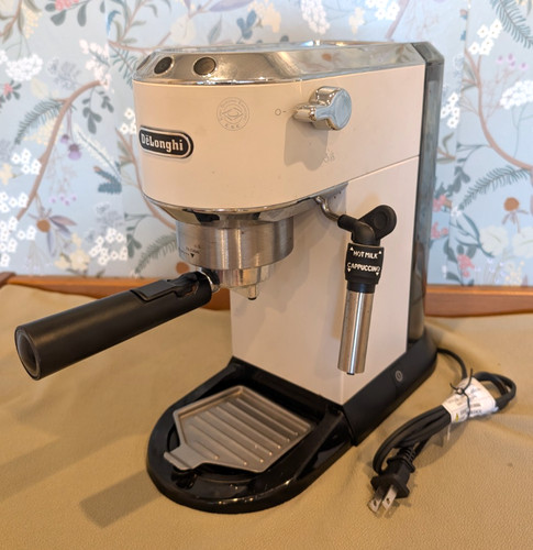 DeLonghi Dedica Style Coffee Espresso Machine, EC685W in White, Read Desc