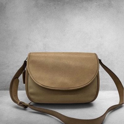 Vintage Coach USA Beige Glove Tanned Leather Flap Saddle Crossbody Bag Rare