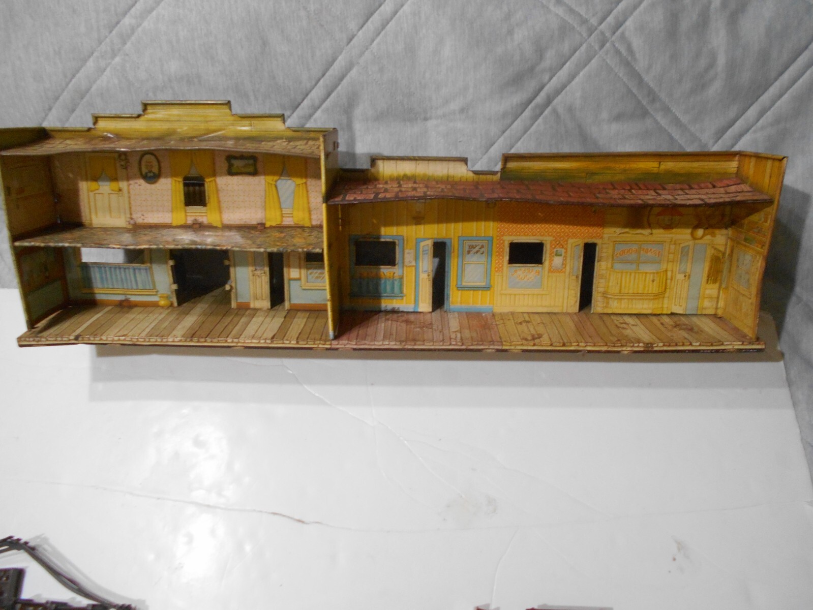 MARX Tin Litho ROY ROGER TOWN & 2 CABINS 108 Piece Set Vintage Western