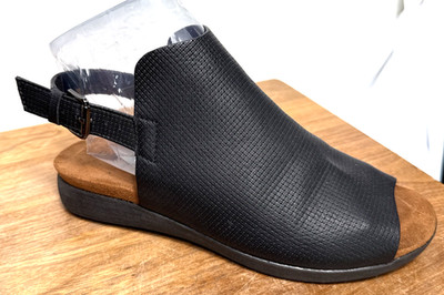 Pierre Dumas Black Slingback Sandals Size 10 Women's Peep Toe Shoes Side Buckle