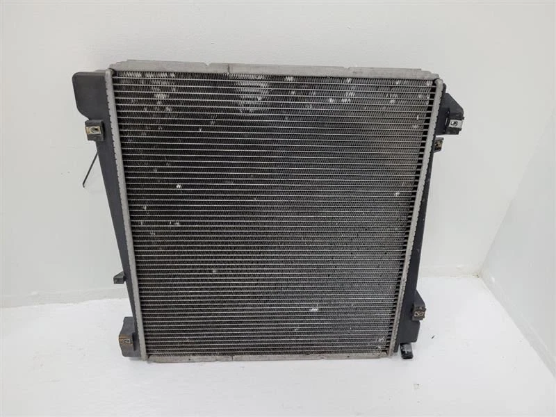 2002-2005 FORD EXPLORER Radiator Excluding Sport Trac 3L2Z8005AA Foto 3 de 4