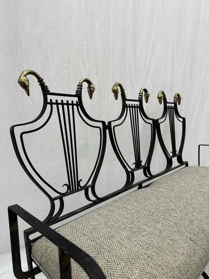 Banco con cabeza de cisne trasero de lira Maison Jansen Foto 4 de 4