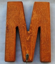 Lettera in legno grezzo porta presine. Artigianato